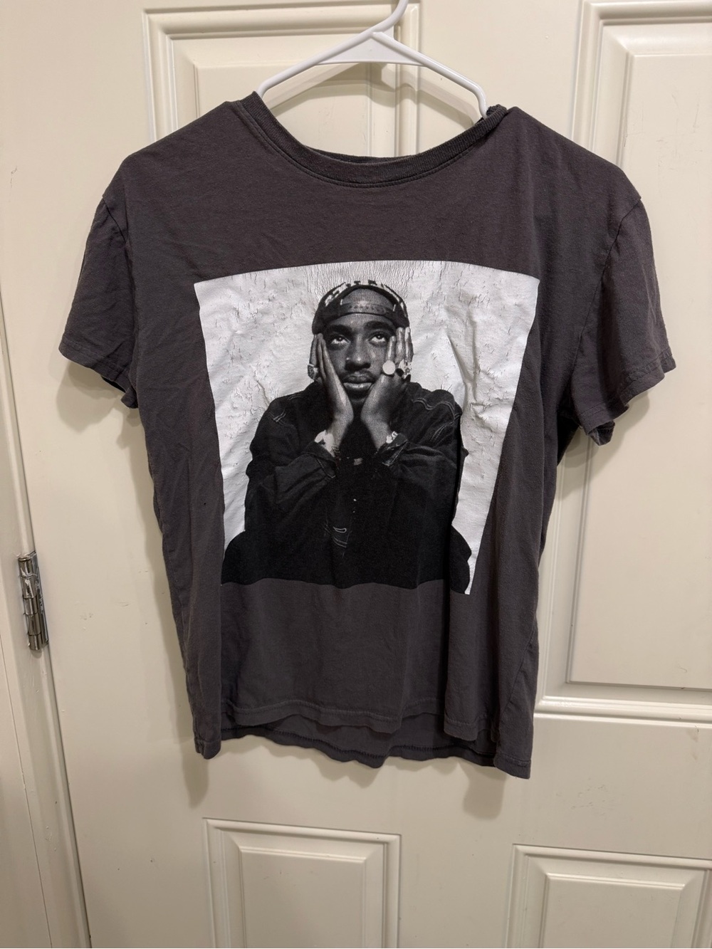 2PAC Women’s Gray Graphic Tee in sz Small
